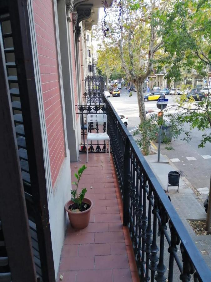 Piso Y Patio Apartment Barcelona Exterior photo